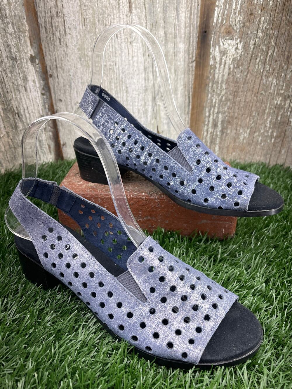 Munro Women's Mickee Slingback Sandals Blue Metallic Upper Women's 7